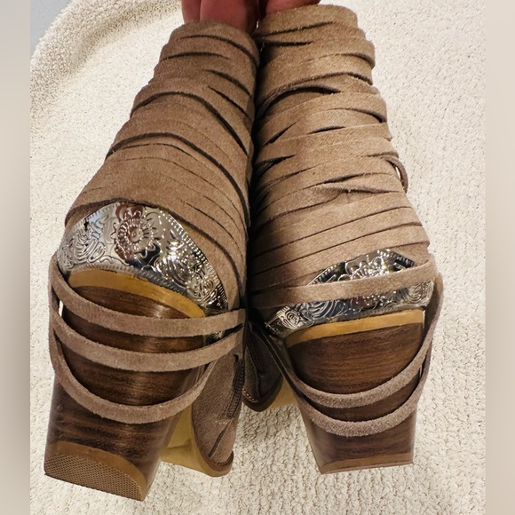 Catherine Malandrino suede Booties- tan - Picture 3 of 9